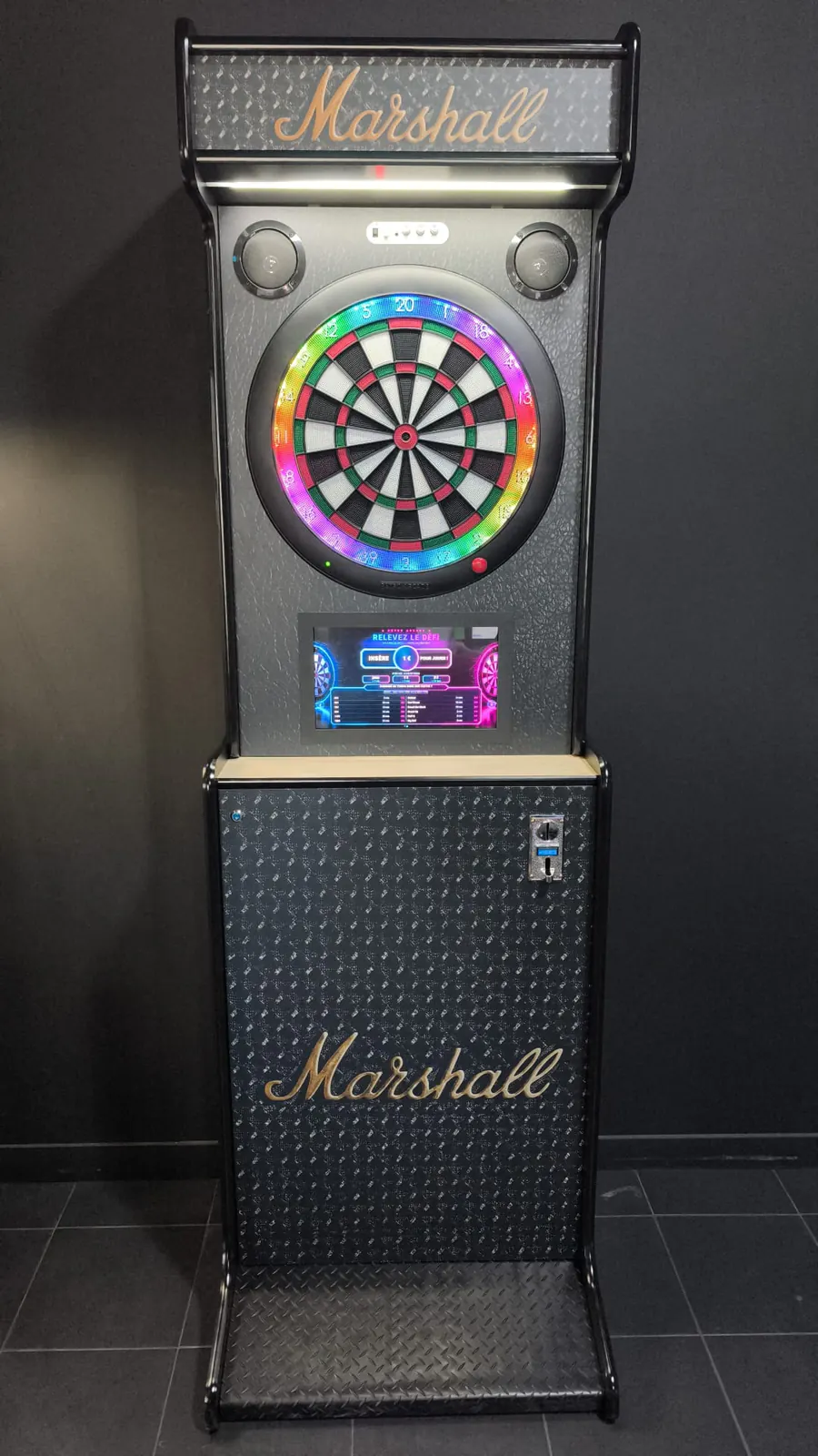Dartcab professionnel personnalisé noir avec monnayeur, vue de face